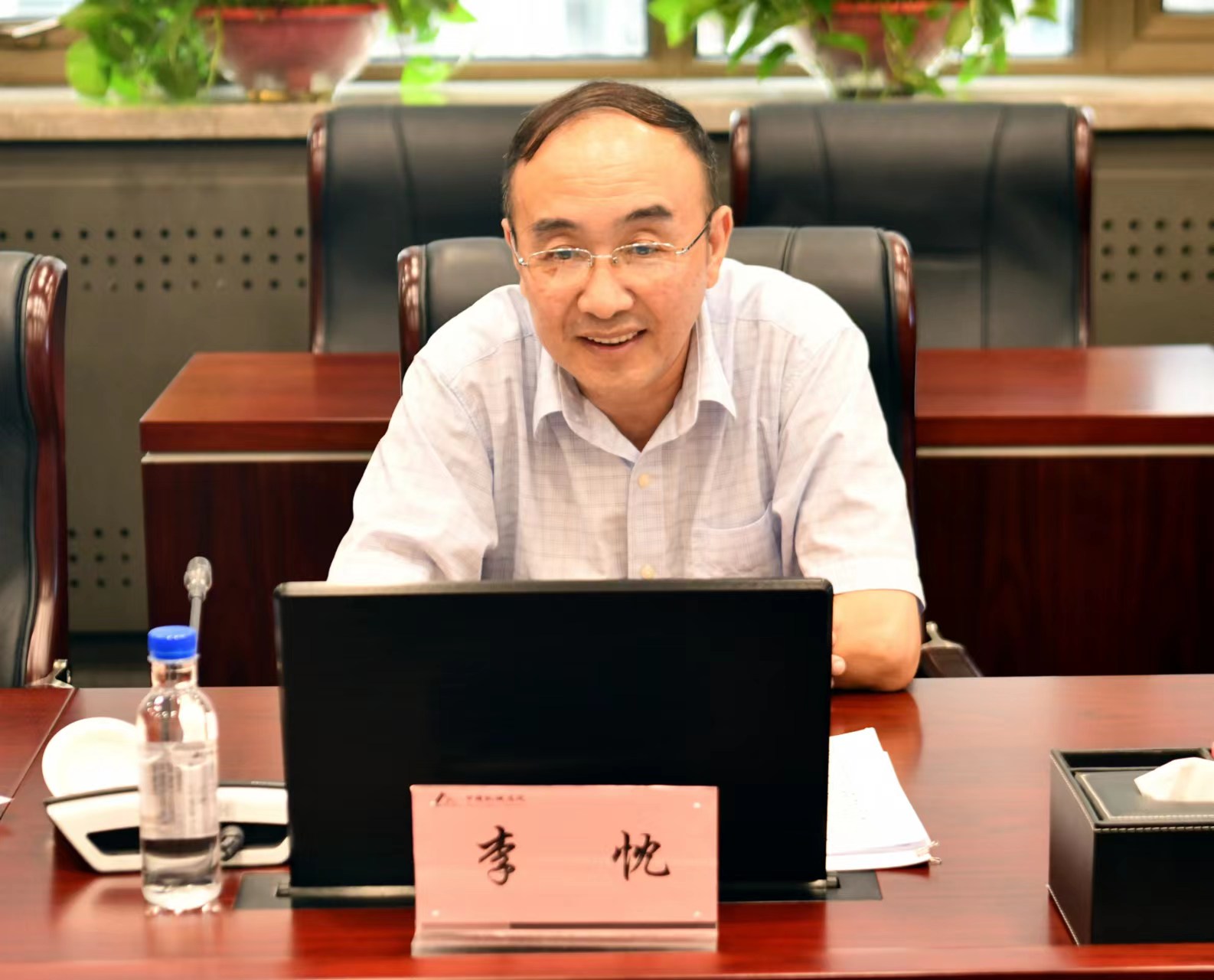 1986218680.jpg 1986218680.jpg